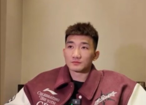 咋形容你和王博的關(guān)系？孫銘徽：像家人 他訓(xùn)練&生活中很照顧我們