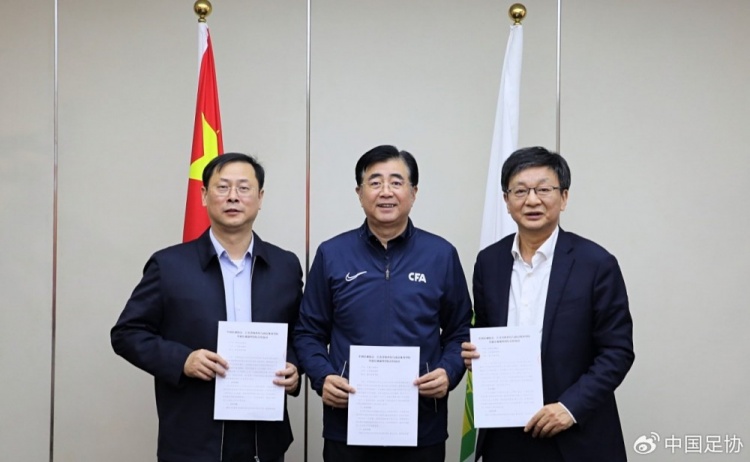 中國(guó)足協(xié)、江蘇省體育局、南京體育學(xué)院簽約共建足球裁判學(xué)院