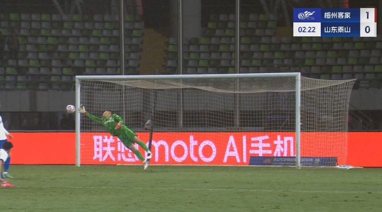 梅州開場2分鐘1-0泰山！茹子楠不停球抽射世界波攻破王大雷大門
