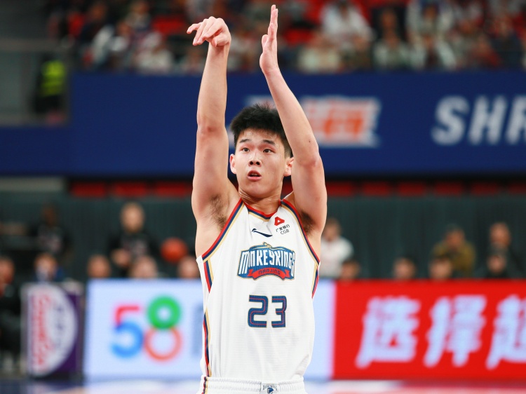 狀態(tài)可以！林葳半場8中5拿到13分1板1助