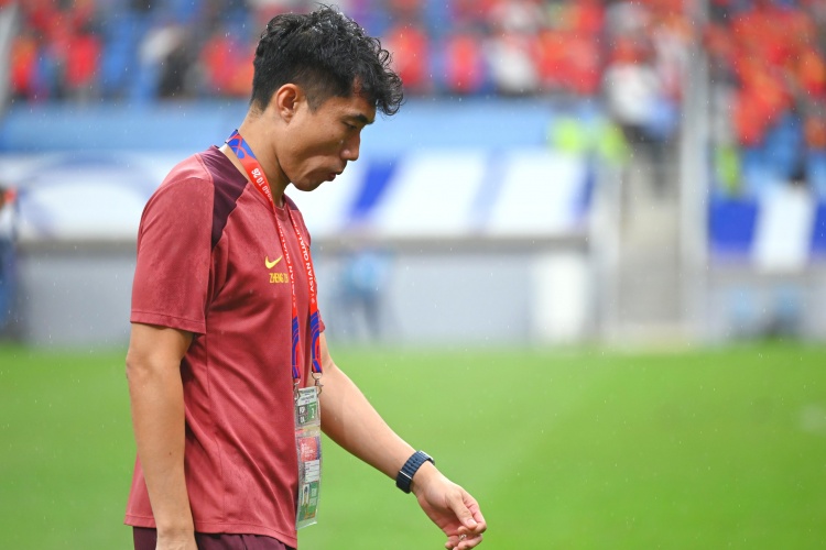 滬媒：單后腰讓國足防守承受更大壓力，若鄭智沒退役或能勝任