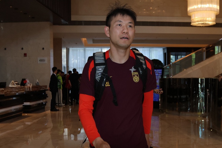 李源一3次助攻位居助攻榜榜首，李璇：再看伊萬發(fā)言覺得有種錯亂