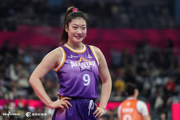 出手18次全場最多！李夢登場20分鐘 18中10得到20分3籃板