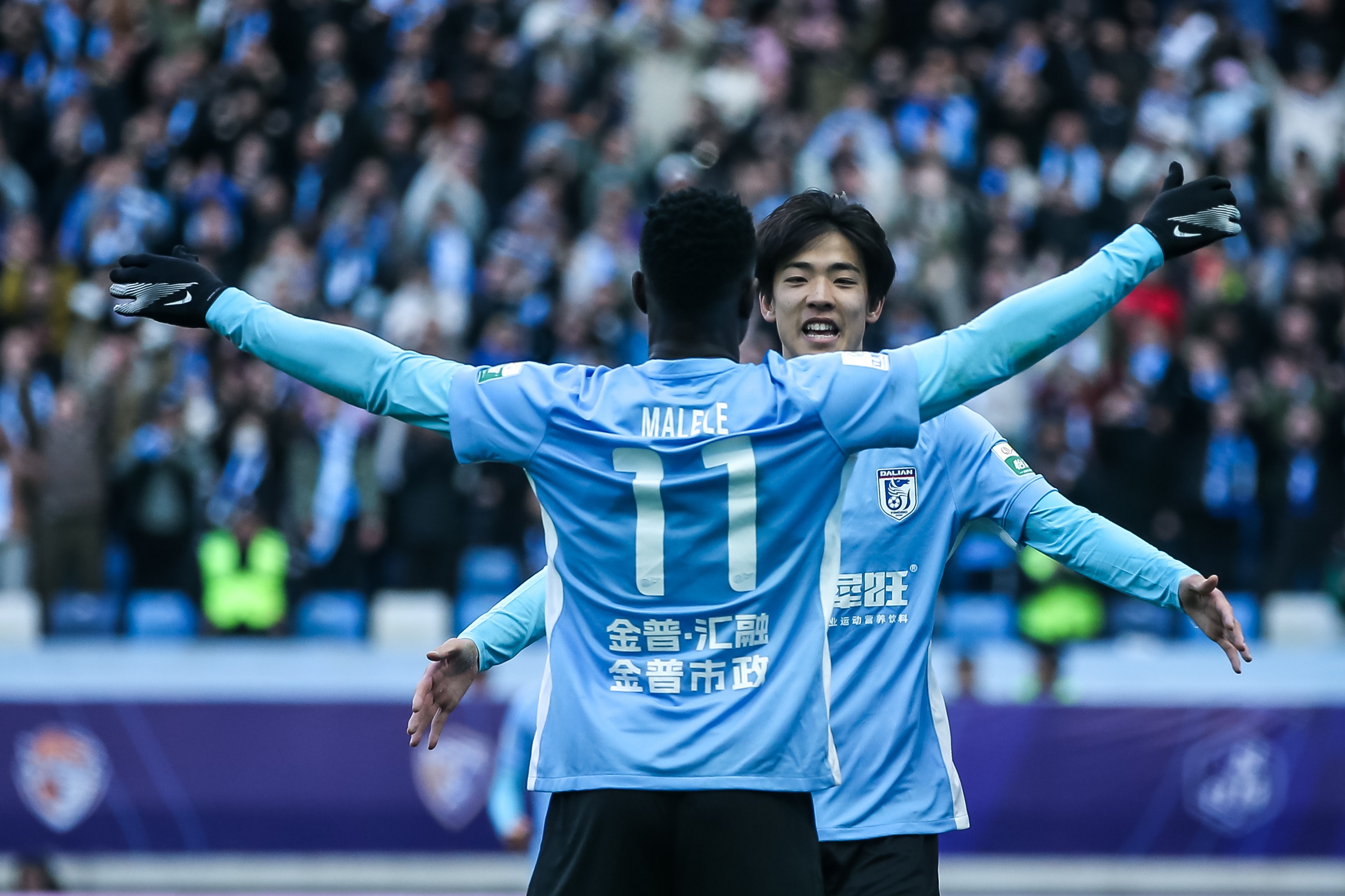 青春風(fēng)暴刮起來(lái)！19歲朱鵬宇&18歲王鈺棟處子球 19歲李新翔1射2傳